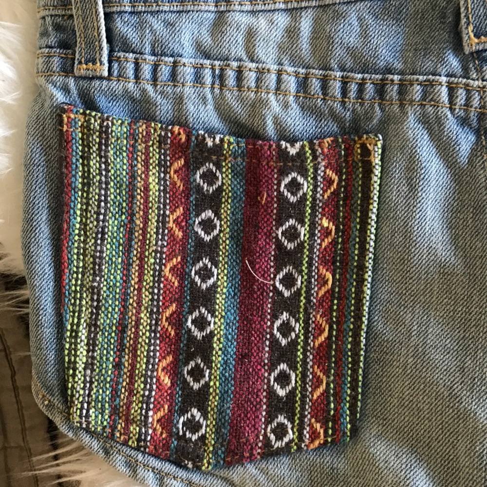 LF carmar tribal print mid rise shorts - Picture 4 of 5